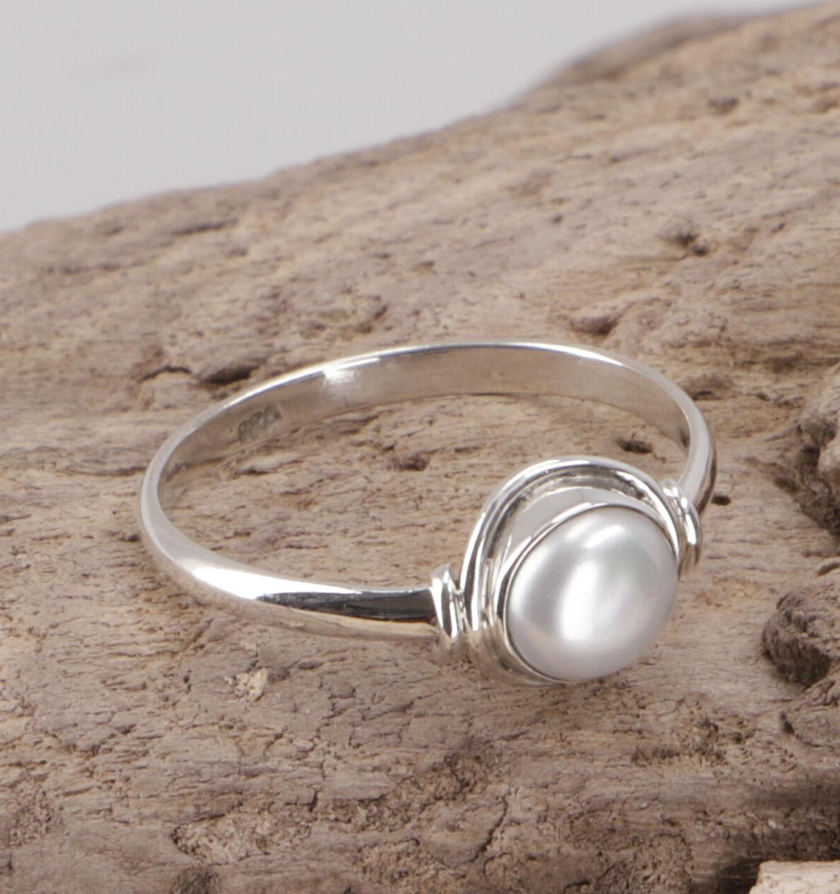 Fingerring med perle