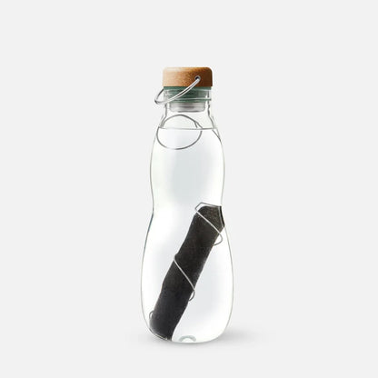 Vandflaske i glas med kulfilter – Eau Good
