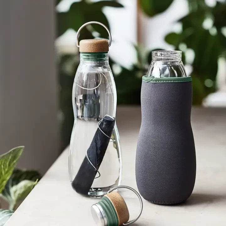 Vandflaske i glas med kulfilter – Eau Good