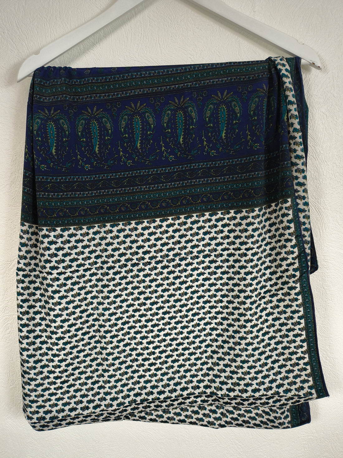 Meera Silketørklæde Navy Cream
