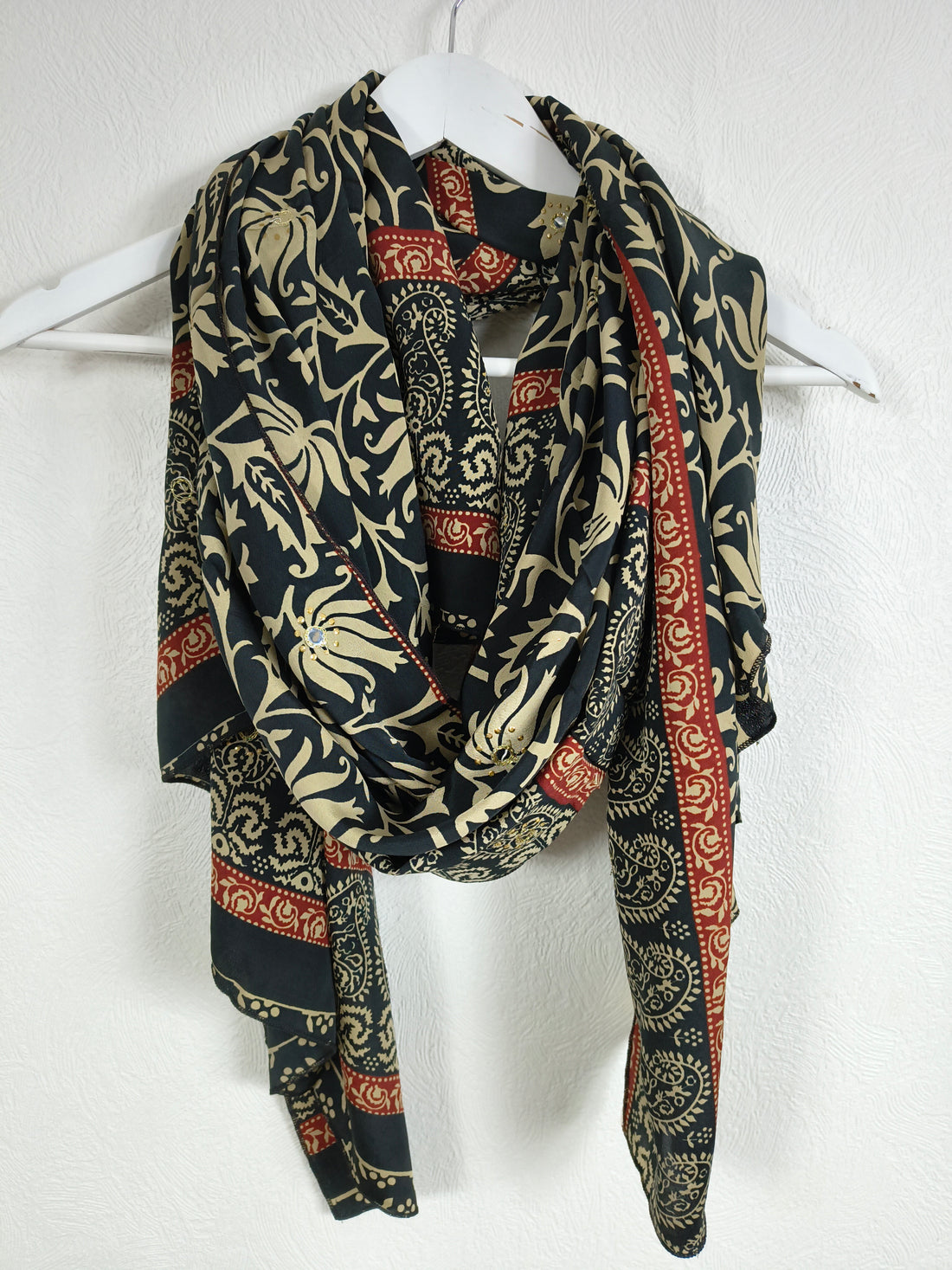 Meera Silketørklæde Black n&
