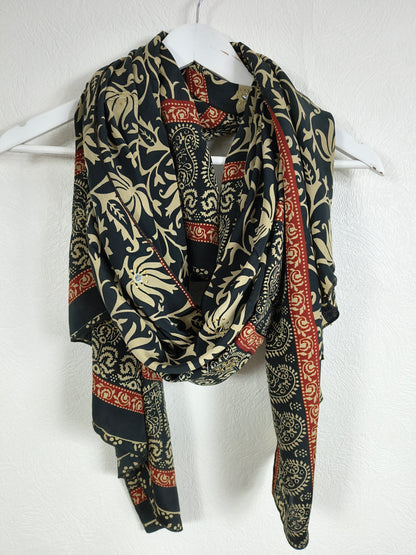 Meera Silketørklæde Black n&